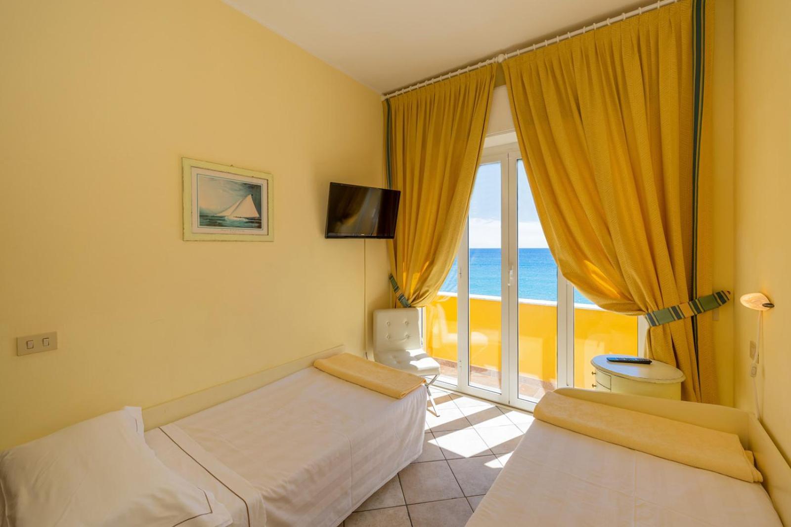 Hotel Albatros Varigotti Exterior foto