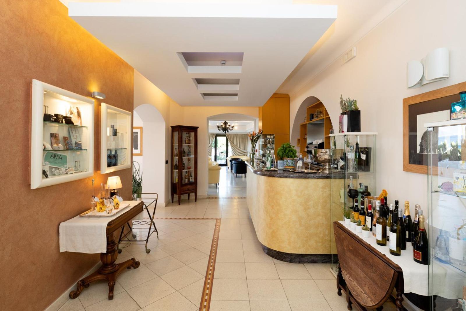 Hotel Albatros Varigotti Exterior foto