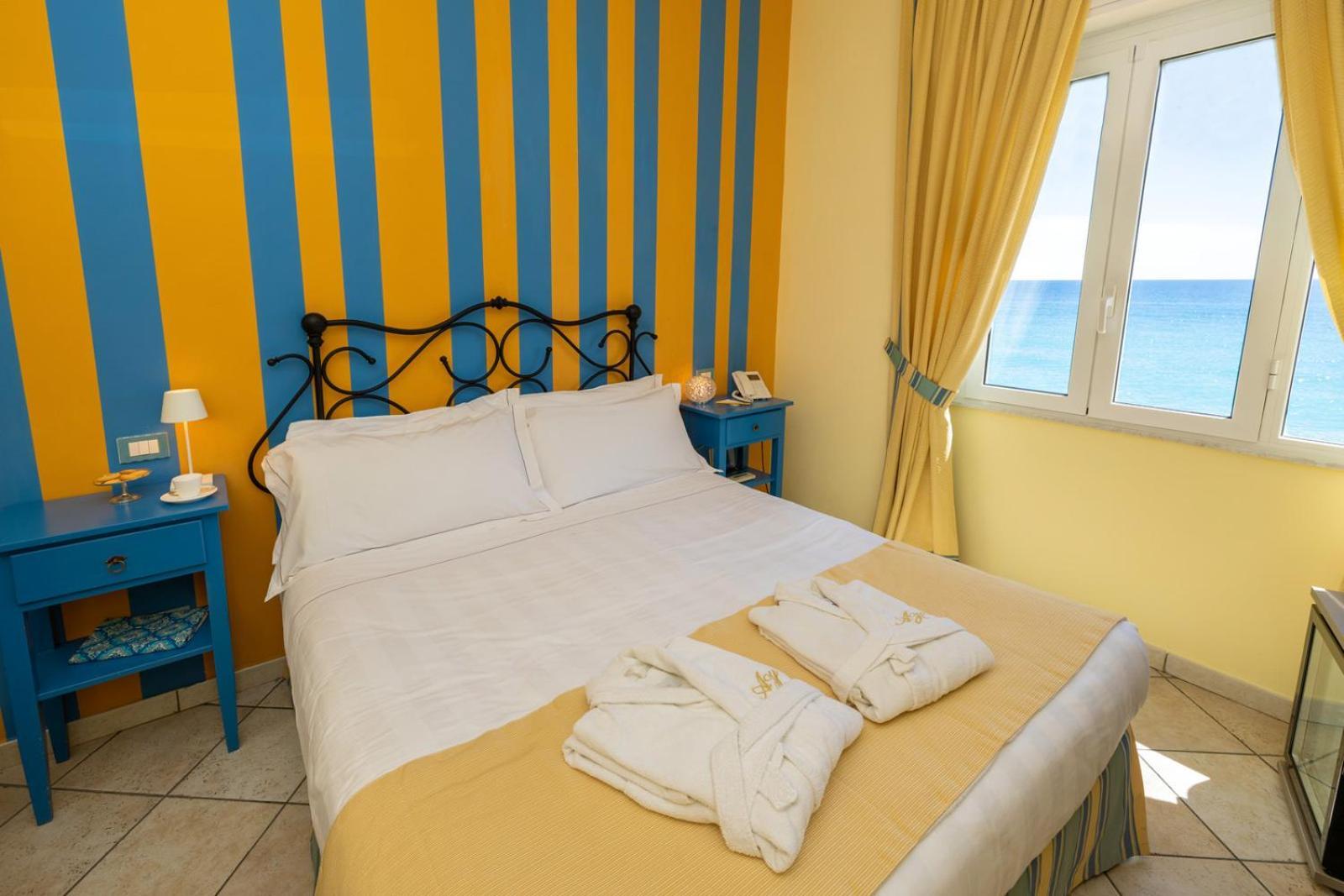 Hotel Albatros Varigotti Exterior foto